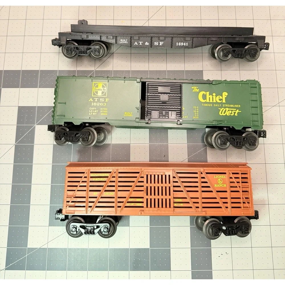 Lionel O Gauge Freight Cars Santa Fe Boxcar 16263 Stock Car 16130 Flatcar 16941